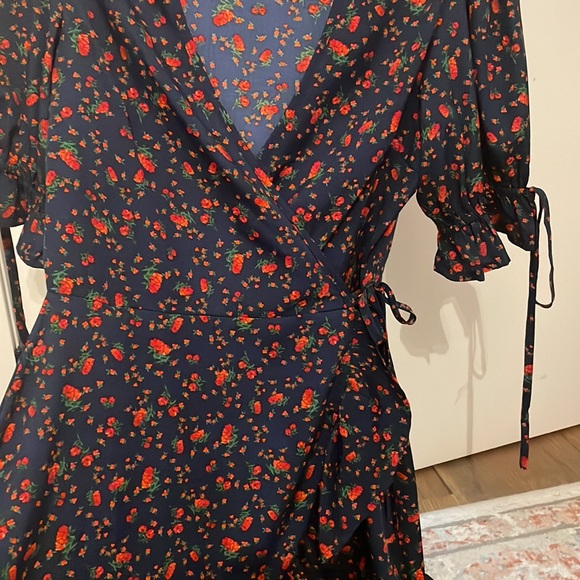 NEVER WORN DRESS - Picture 2 of 3